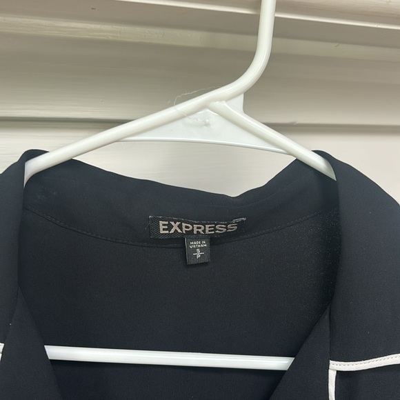 Express brand sleeveless top - Picture 2 of 3